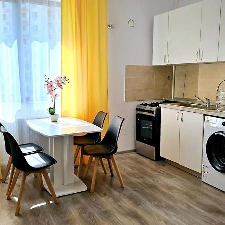 Evelyn Modern Apartment Near Palas Iasi Esterno foto