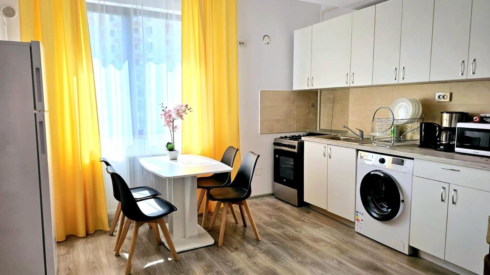Evelyn Modern Apartment Near Palas Iasi Esterno foto