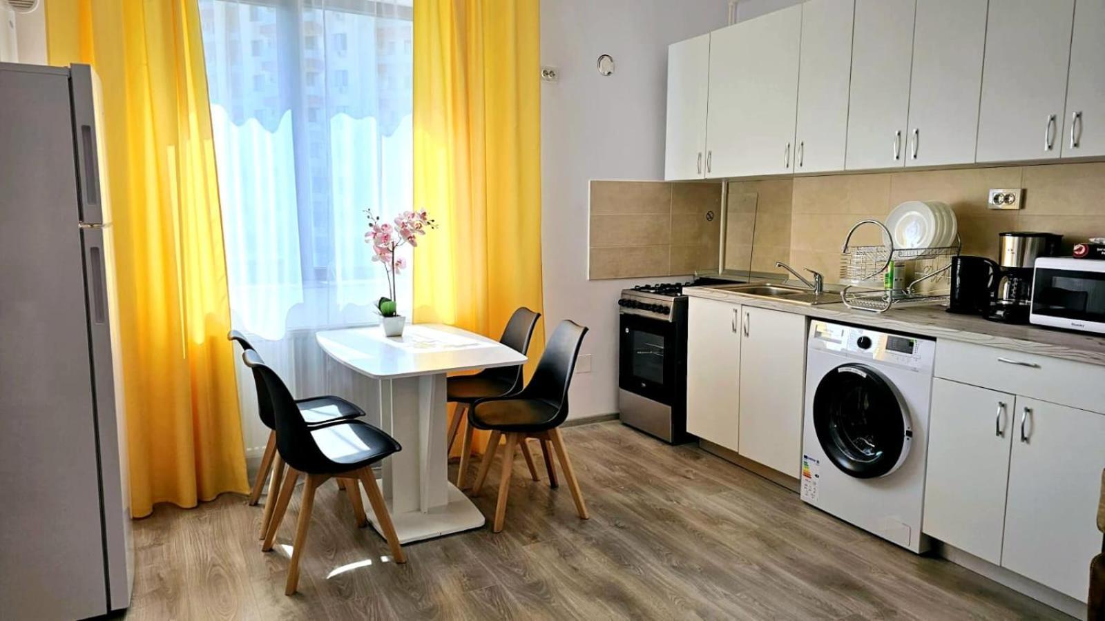 Evelyn Modern Apartment Near Palas Iasi Esterno foto